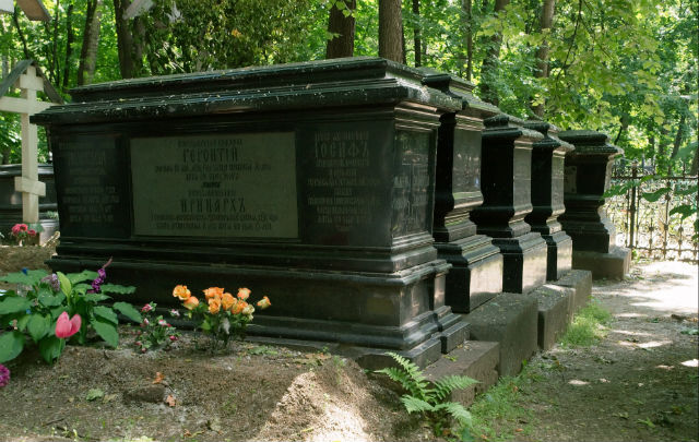 Старинные усыпальницы на Рогожском кладбище