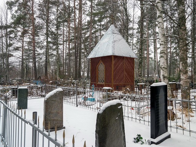 Вид на кладбище в посёлке Вырица