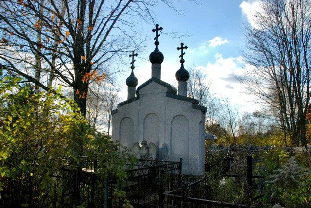 На Вырицком кладбище