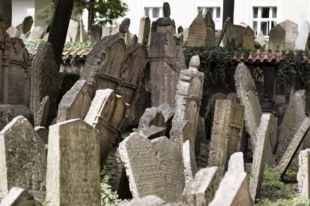 Старое еврейское кладбище основано более пяти веков назад