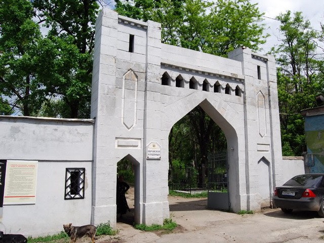 Вход на Еврейско-Татарское кладбище