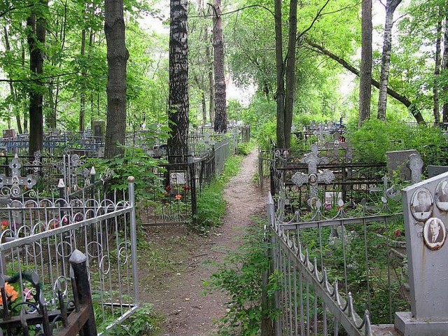 На Старом Муринском кладбище