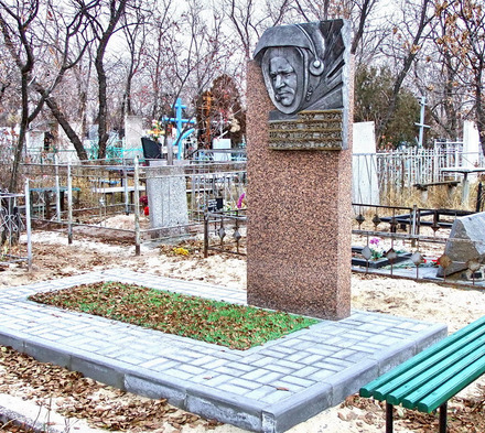 Памятник лётчику Г. Н. Елисееву