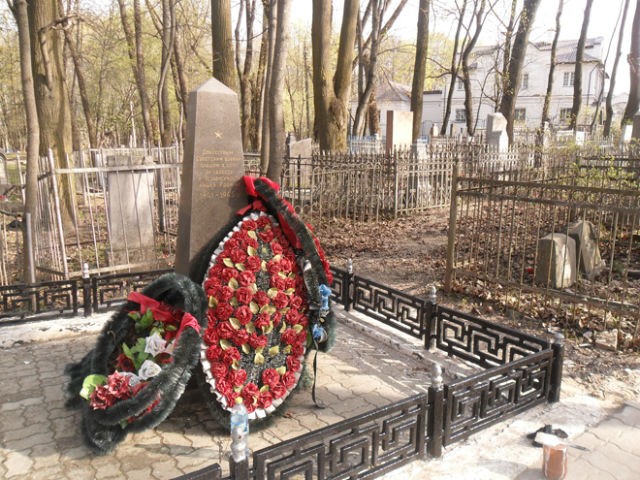Обелиск на кладбище Клинок