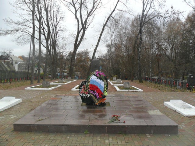 Братское захоронение на Тихвинском кладбище Сомленска