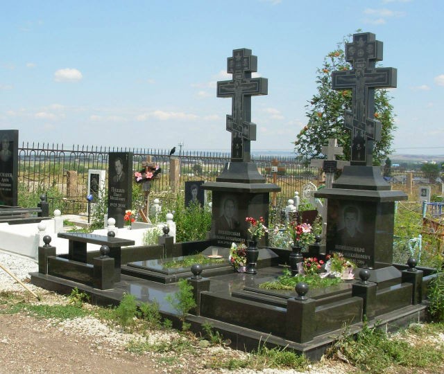 Почетное захоронение семьи Михаила Никишенкова