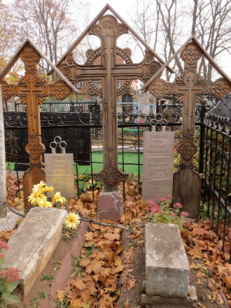 Характерные надгробия для старого кладбища Венева