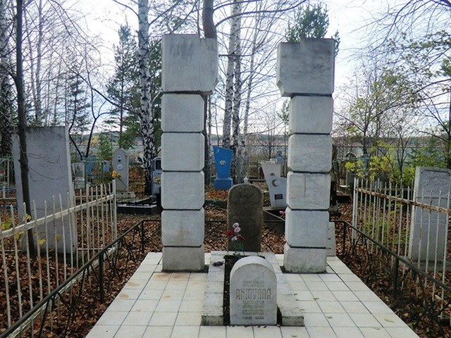 Памятник на могиле Акмуллы
