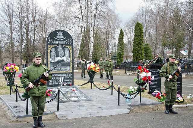 Троицкое кладбище Шуи. Мемориал ликвидаторам Чернобыльской аварии.