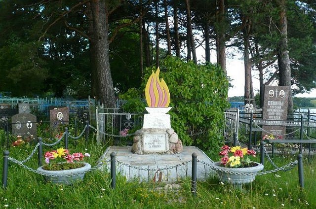 Могила Неизвестного солдата на кладбище