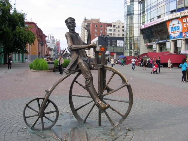 Памятник изобретателю велосипеда