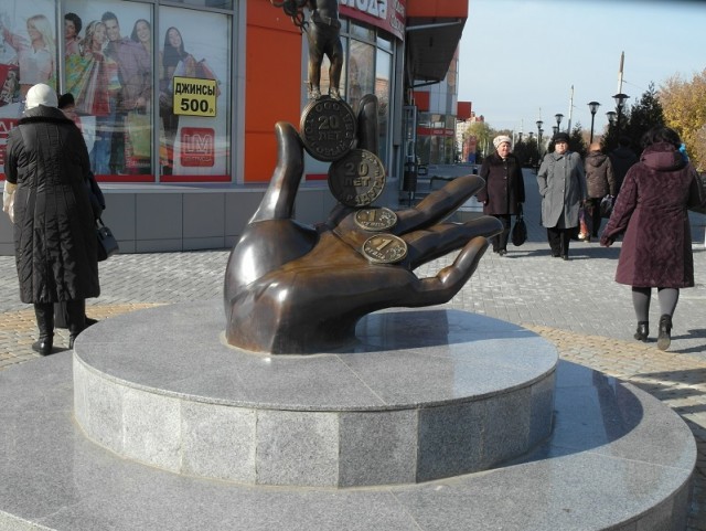 Памятник «Ладонь с Гермесом»