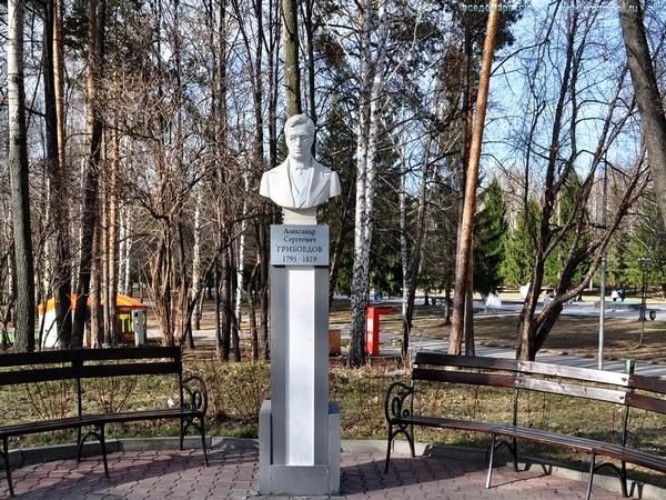 Памятник Александру Сергеевичу Грибоедову в Екатеринбурге