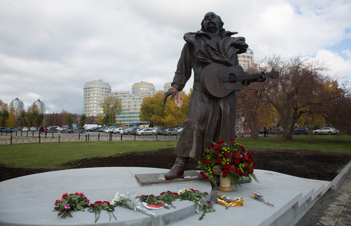 Памятник Владимиру Мулявину в Екатеринбурге