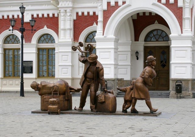 Памятник пассажирам в Екатеринбурге