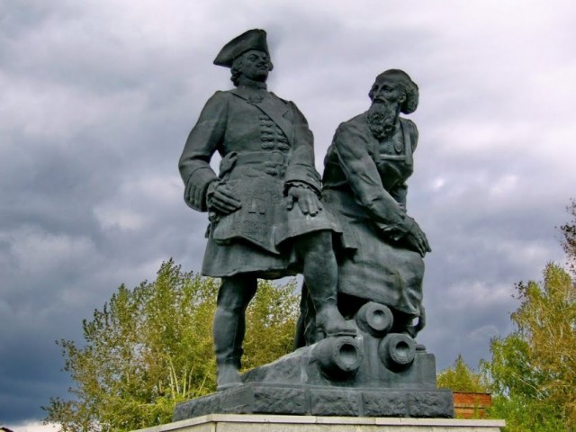 Памятник Петру Первому и Никите Демидову в Невьянске