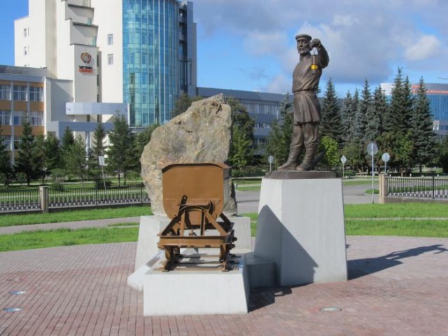 Памятник рудокопу в Верхней Пышме