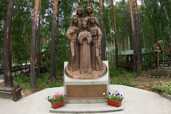 Памятник "Царские дети" в Екатеринбурге