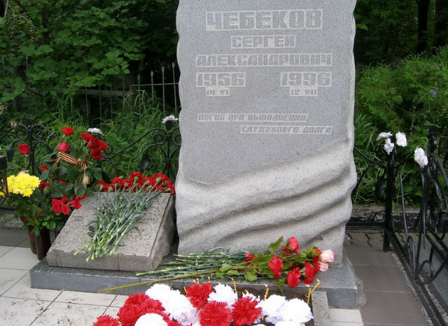 Памятник военнослужащему Сергею Чебекову на Мемориальной аллее 