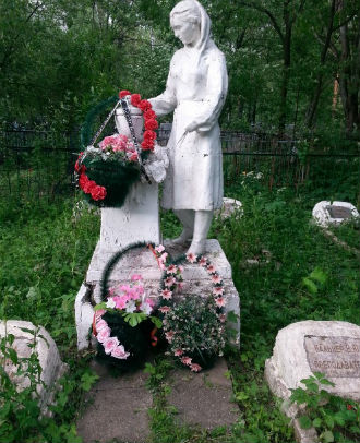 Мемориал студентам, Городское кладбище Галич
