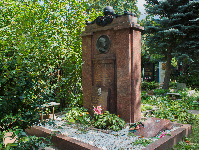 Памятник Петру Лебедеву