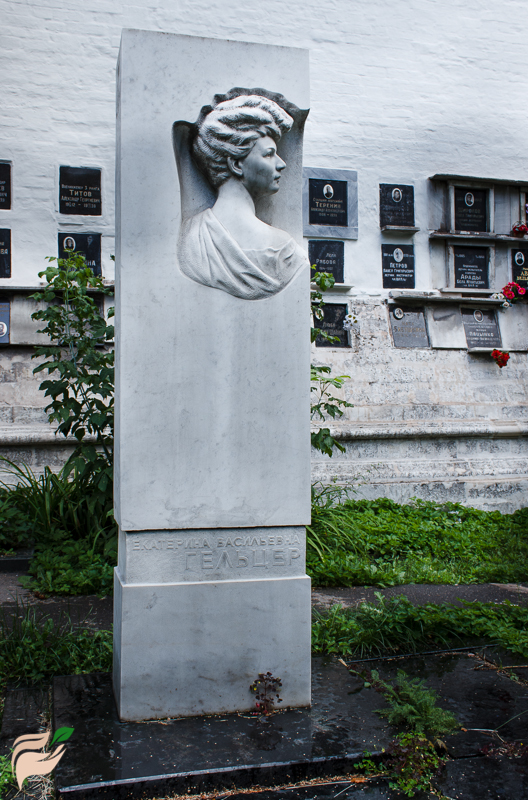 Памятник Екатерине Гельцер
