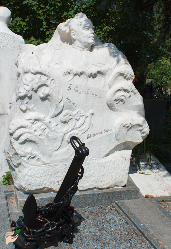 Памятник Всеволоду Вишневскому