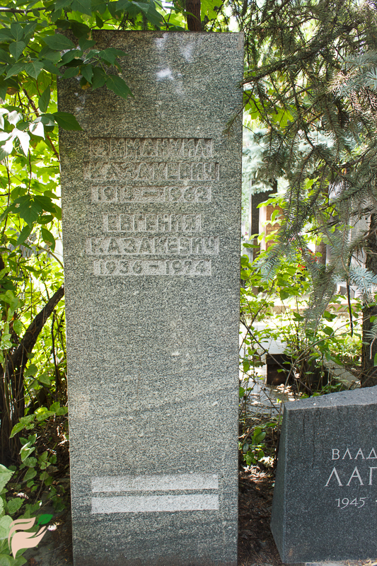 Памятник Эммануилу Казакевичу