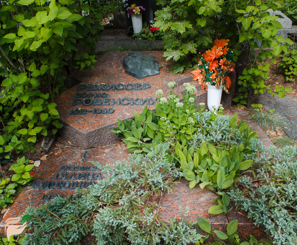 Памятник Борису Равенских