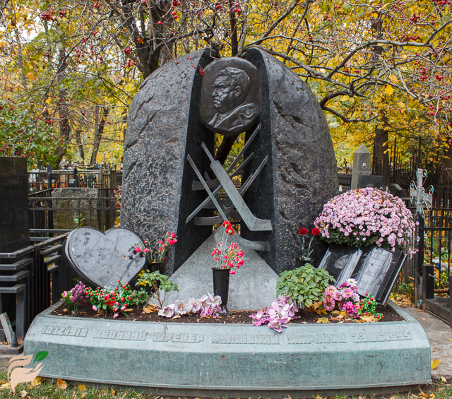 Памятник Анатолию Тарасову