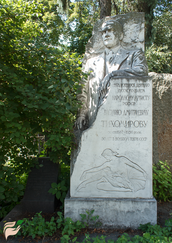 Памятник Василию Тихомирову
