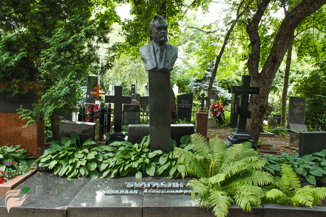Памятник Николаю Булганину