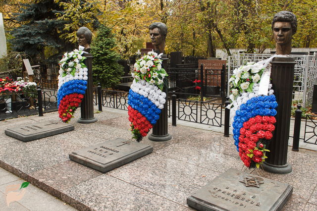 Памятник Илье Кричевскому, Владимиру Усову и Дмитрию Комарю