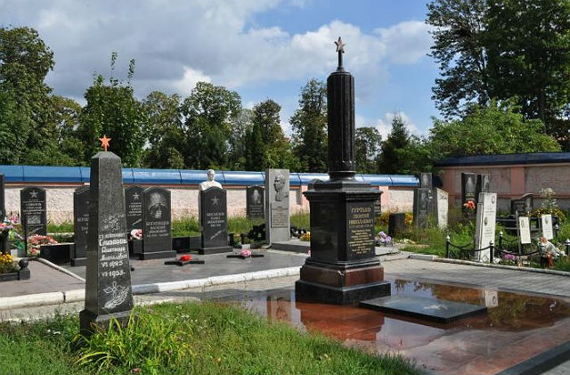 Воинские захоронения на Троицком кладбище