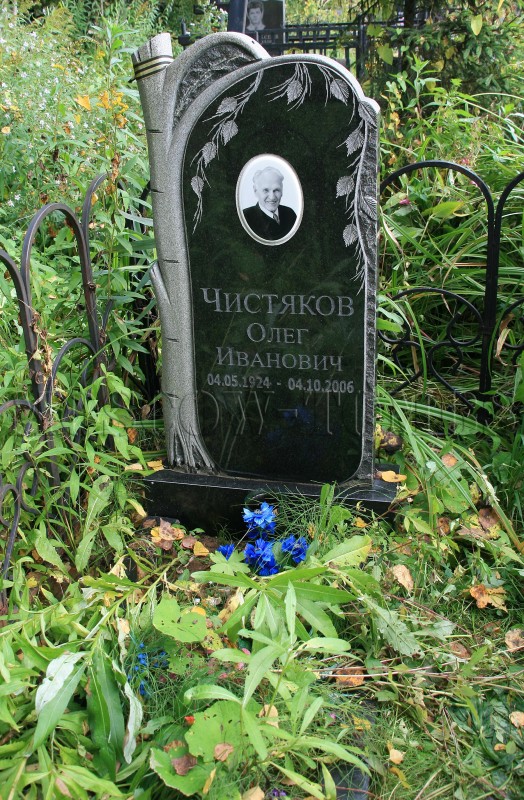 Памятник Олегу Чистякову