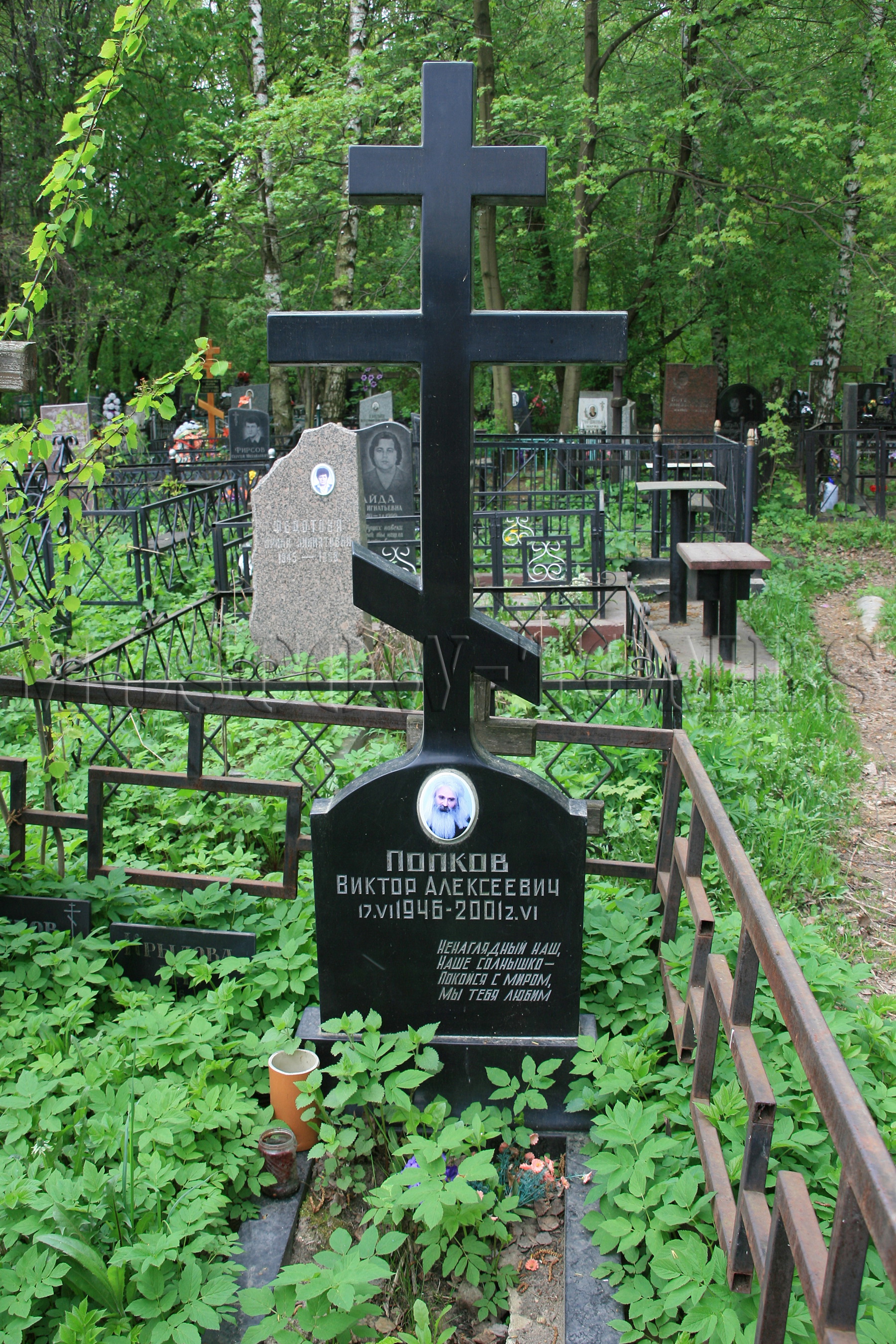 Памятник Виктору Попкову