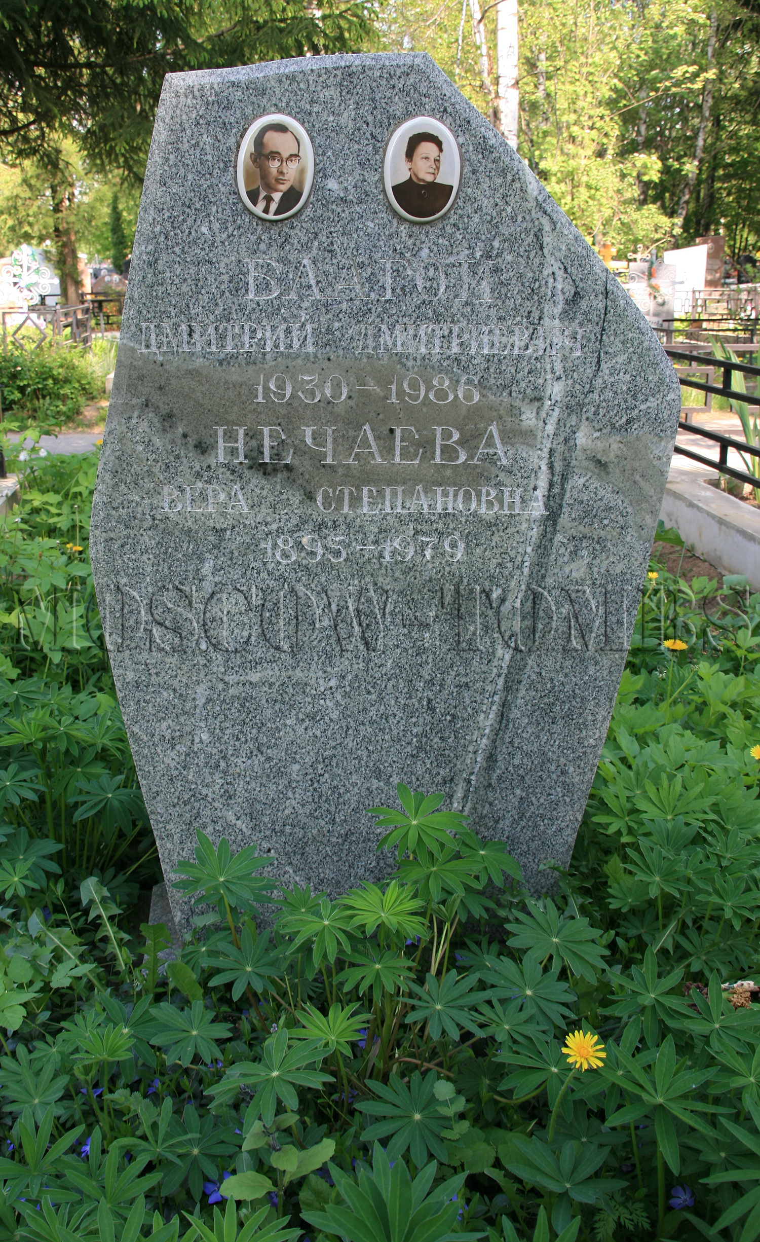 Памятник Дмитрию Благому и Вере Нечаевой