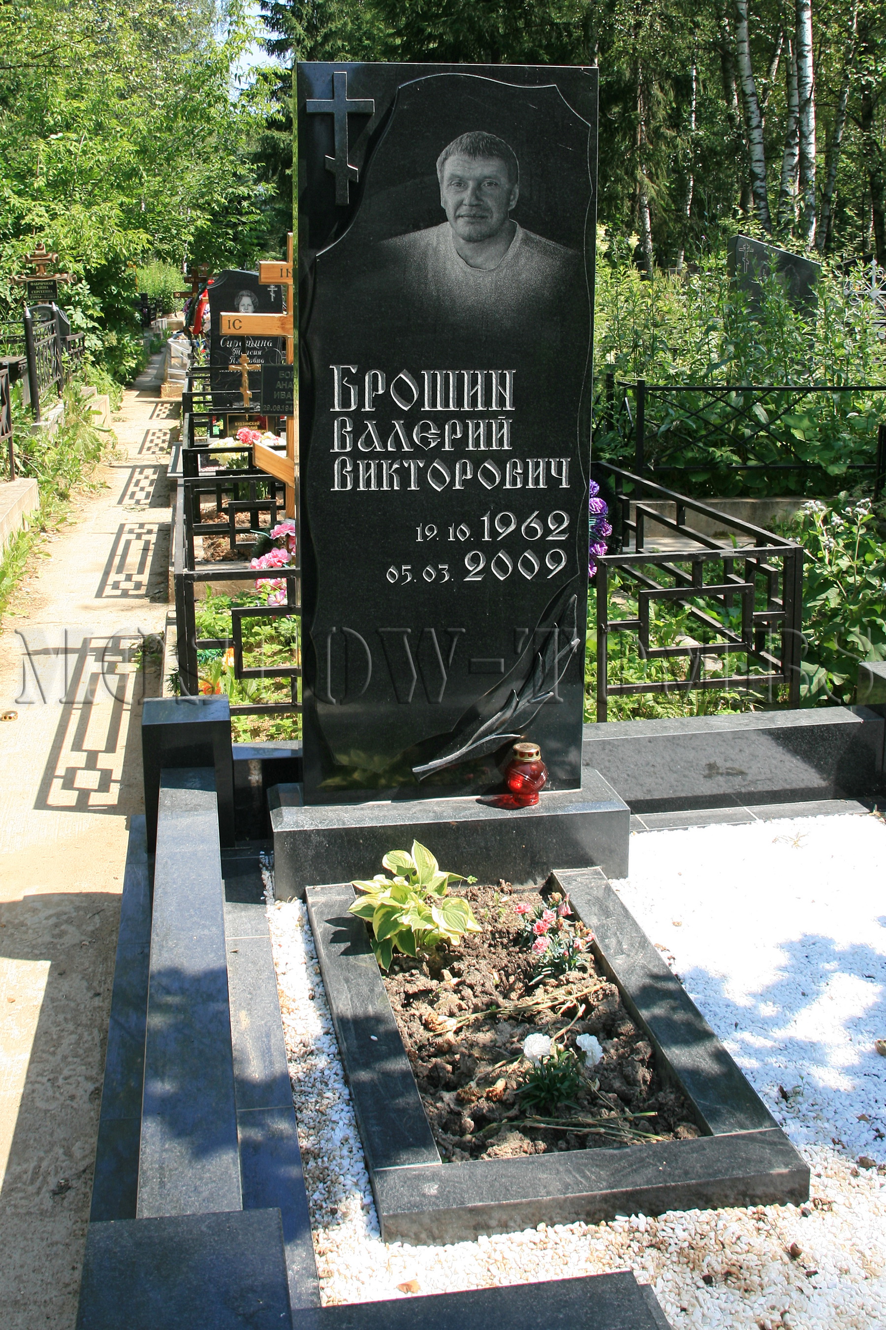 Памятник Валерию Брошину