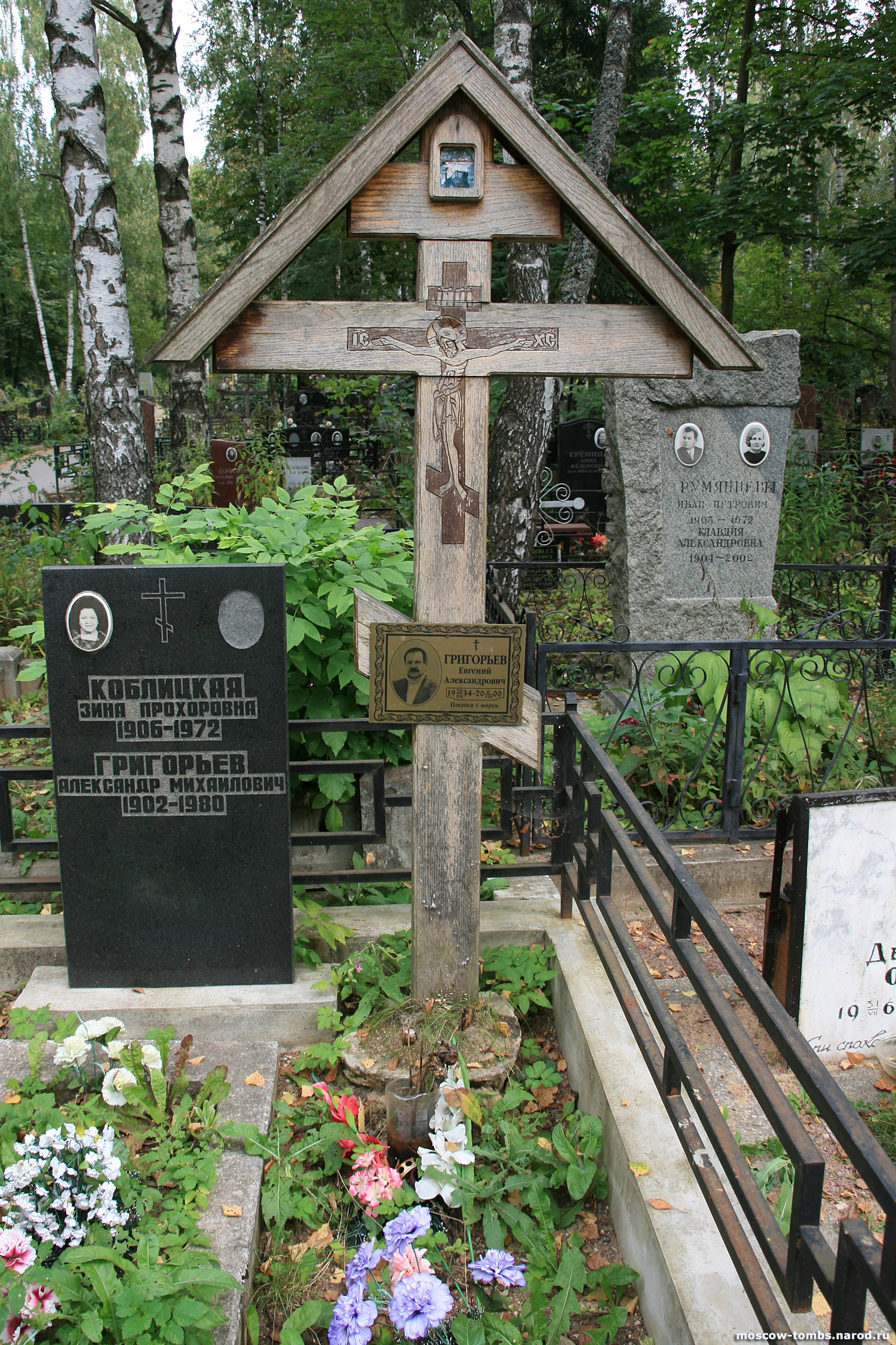 Памятник Евгению Григорьеву