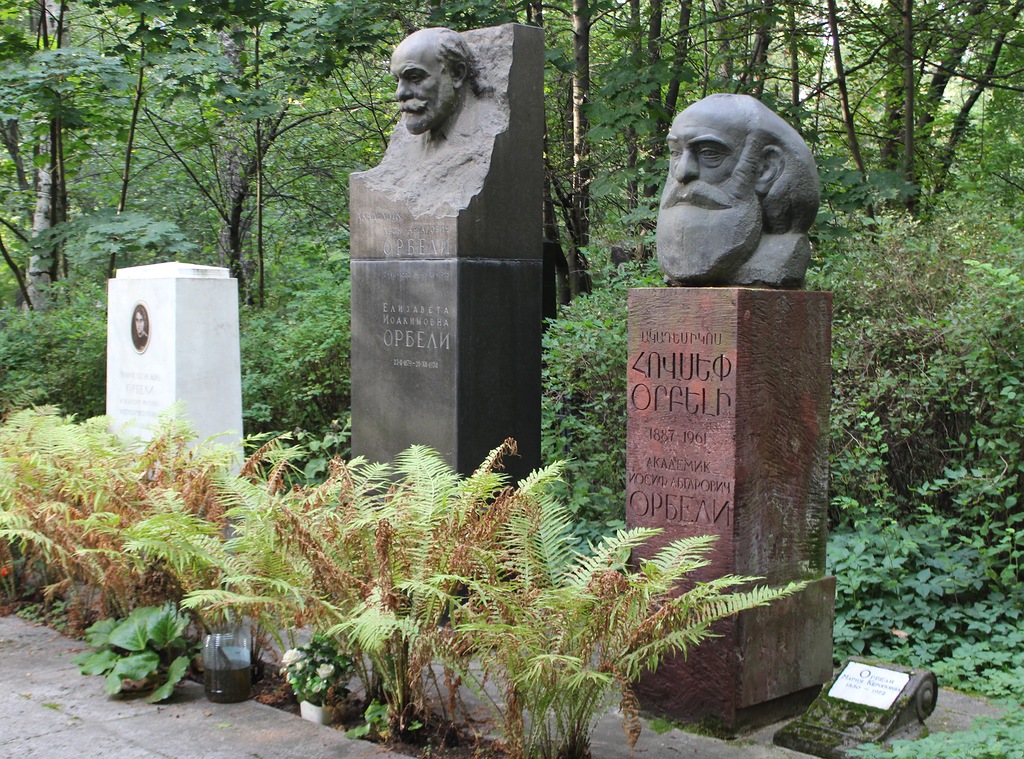Памятник Леону Орбели