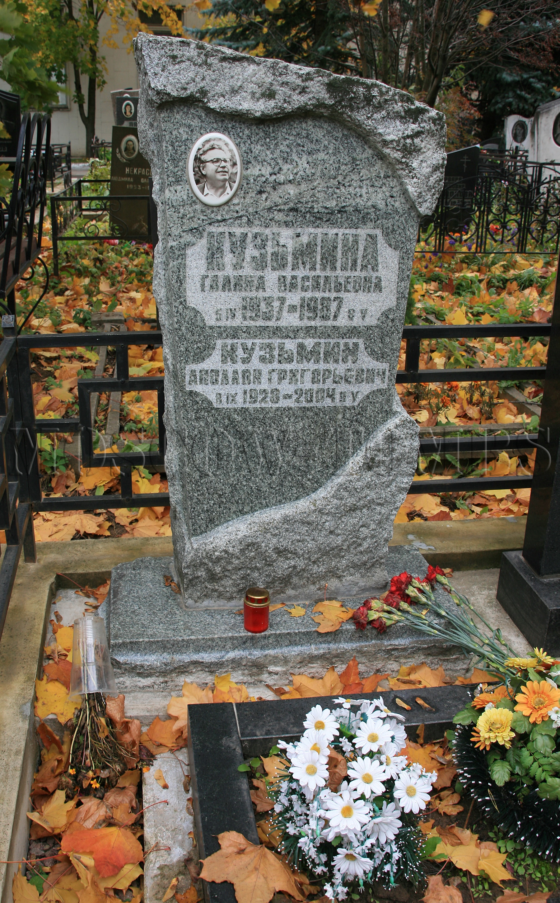 Памятник Аполлону Кузьмину