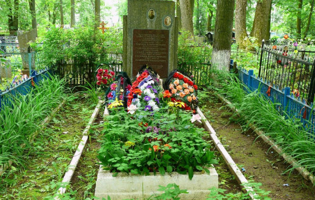 Воинский обелиск на кладбище Папивино