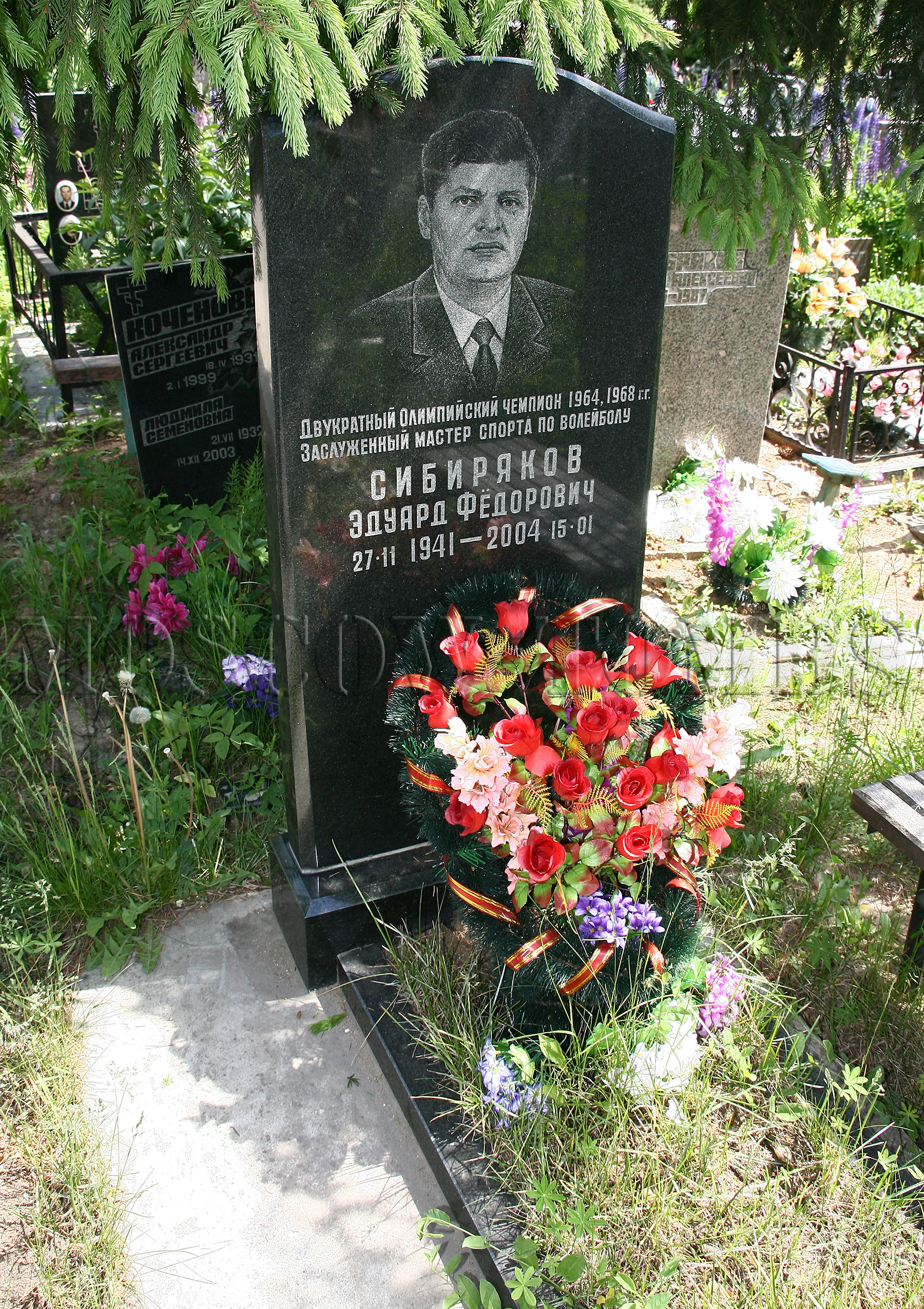 Памятник Эдуарду Сибирякову