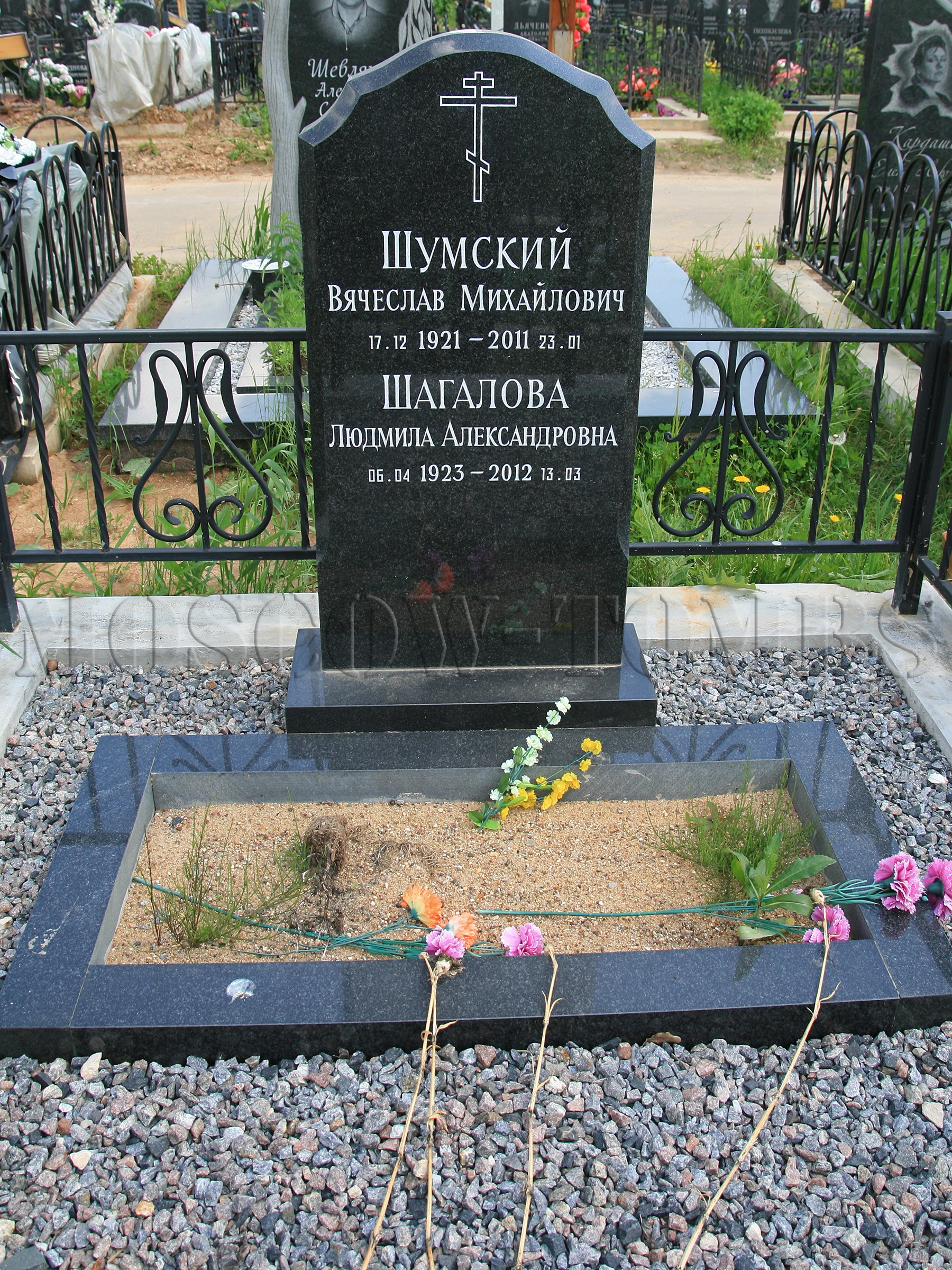 Памятник Людмиле Шагаловой и Вячеславу Шумскому