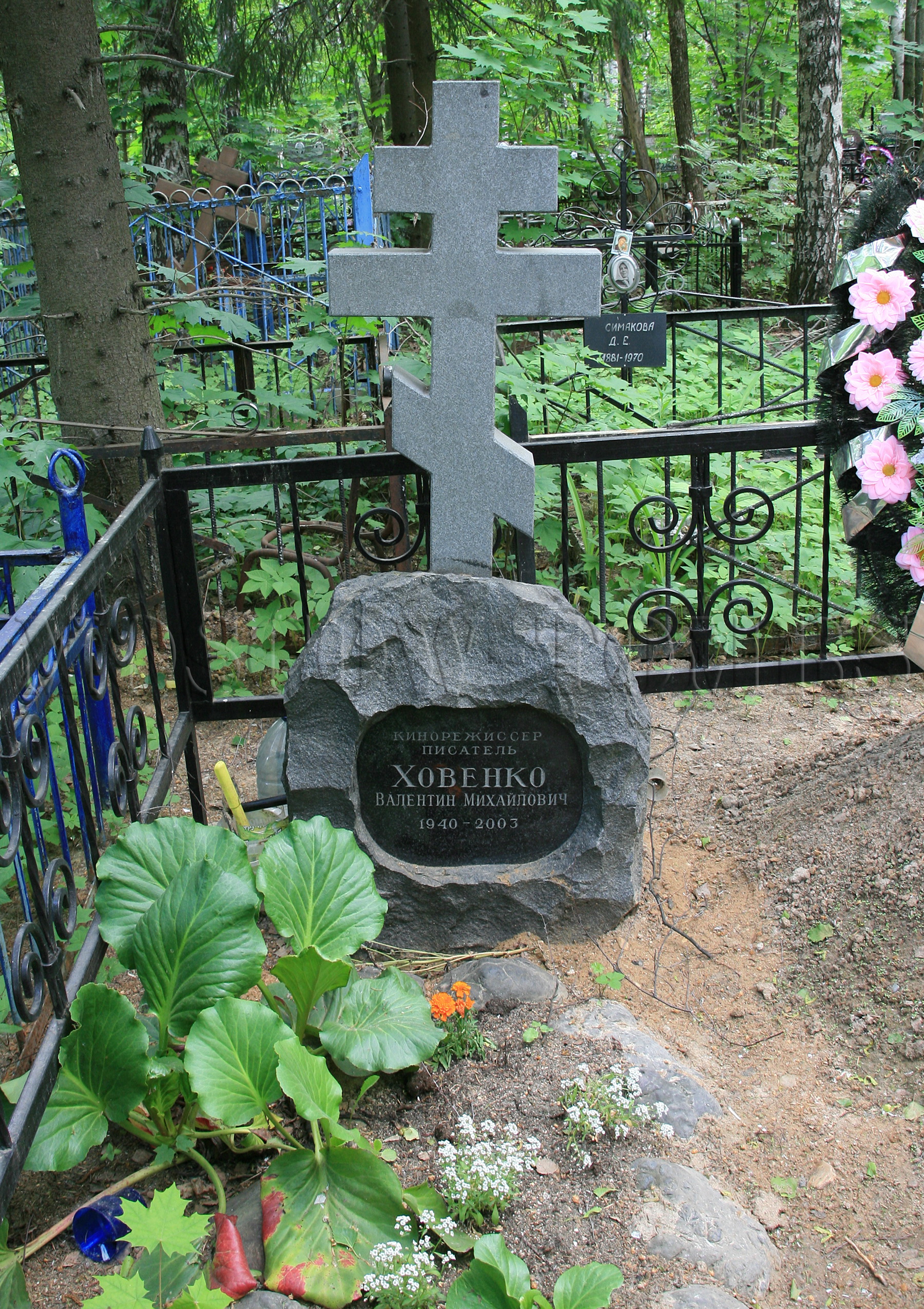 Памятник Валентину Ховенко