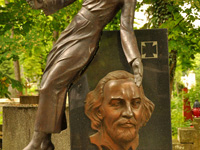 Памятник Г. Чубая