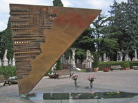 Памятник Ф. Феллини