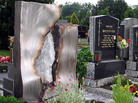 Камень в металле