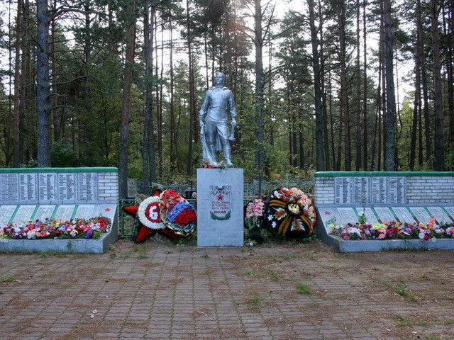 Мемориал на Сясьстройском городском кладбище