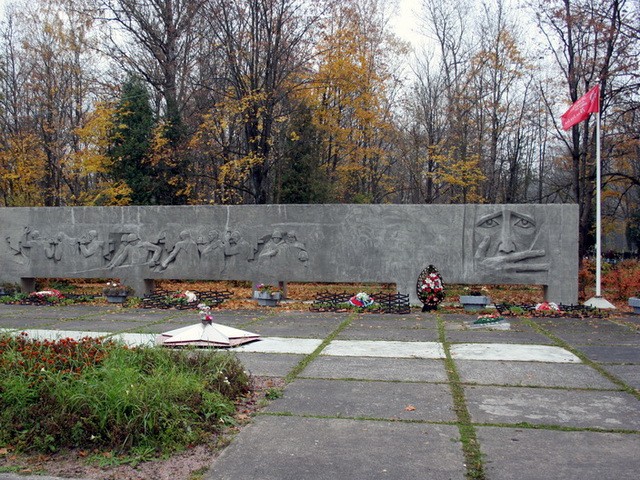 Братское кладбище красногвардейцев, красноармейцев и советских воинов